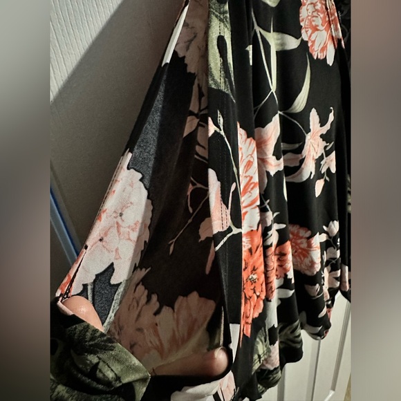 Lily Morgan floral cross over top 👚 - Picture 4 of 9